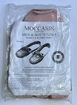 MOCCASIN CRAFT KIT HELP HOSPITALIZED VETERANS Men/Boys 5 Women/Girl 6 1442-5 • $24.99