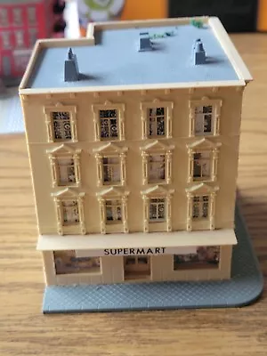 N Scale 4 Story Building W/Supermart On The Main Floor And Apartments Above • $13.26