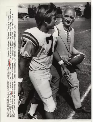 1972 Press Photo Former Heisman Winner Tom Harmon With Son Mark Harmon UCLA • $19.99