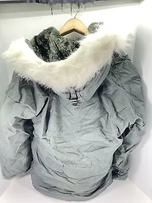 Military Extreme Cold Weather Parka Coat N38 Men Size Medium Full Zip Green VTG • $69.95