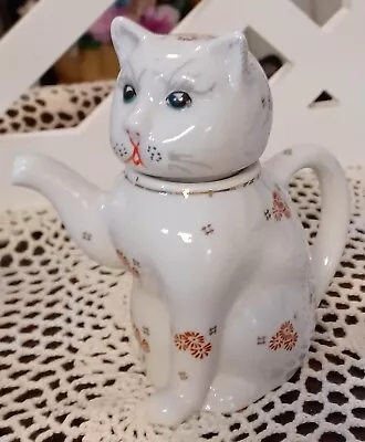 MANEKI-NEKO VINTAGE 1970 - 1980's - CHINESE LUCKY CAT TEAPOT - MADE IN TAIWAN -  • $15