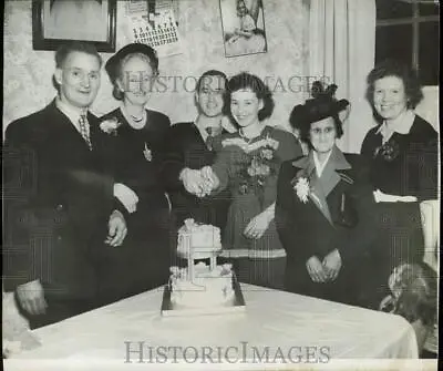 1947 Press Photo Inez Robb Attends Friends' Wedding In Bermondsey England. • $19.99