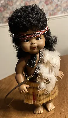 Vintage New Zealand Maori Tribe Doll W/ Bow & Tiki Charm 8 3/8” T1F • $19.99
