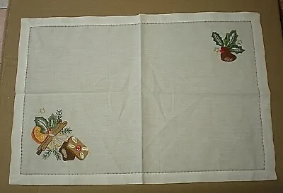 £4.99 • Buy Vintage White Linen Napkin With Embroidered Holly - Christmas Decoration