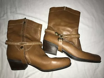 B Makowsky Hudson Cognac Leather Removable Harness Boots As 11W • $30