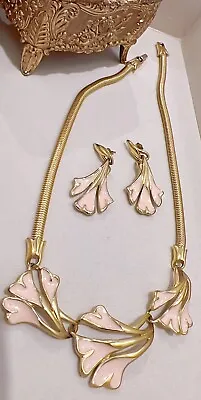 £142.79 • Buy Vintage Trifari Signed Pink Necklace & Earrings Set