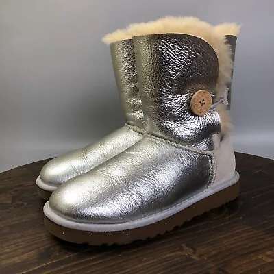 UGG Bailey Button Womens Size 7 Silver Leater Sheepskin Pull On Winter Boot • $39.99