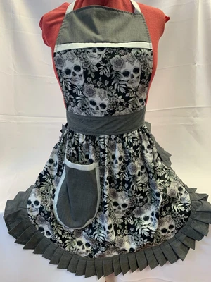 £25.99 • Buy RETRO VINTAGE 50s STYLE FULL APRON / PINNY - SKULLS & ROSES On GREY