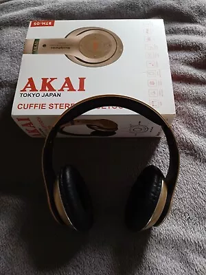 Akai BTH05 Bluetooth Stereo Headphones FM Radio Micro SD MP3 Player Rechargeable • £5