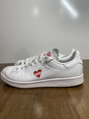 $29 • Buy ADIDAS Stan Smith Sneakers, White  With Red Heart, Size 9