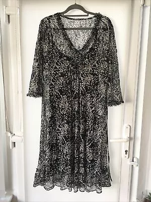 Size 20L Per Una Lined Black & White Lace Long Sleeve V Neck Dress • £0.99