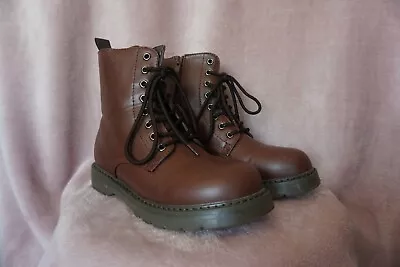 £29.49 • Buy Nuovo Collection By Hawkins Red-Brown Combat Boots With Zip And Laces Size M