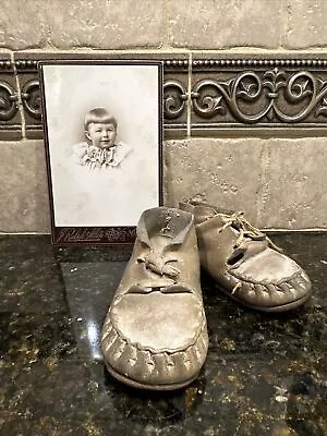 ANTIQUE LEATHER BABY SHOES & 1920's TODDLER PORTRAIT PHOTOGRAPH • $68.35