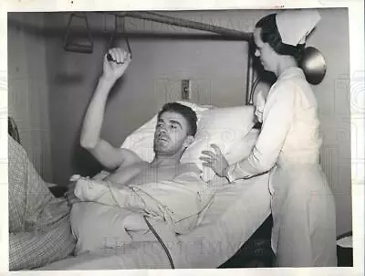 1938 Press Photo Carl Hubbell Pitcher New York Giants Memphis Hospital Operation • $17.99