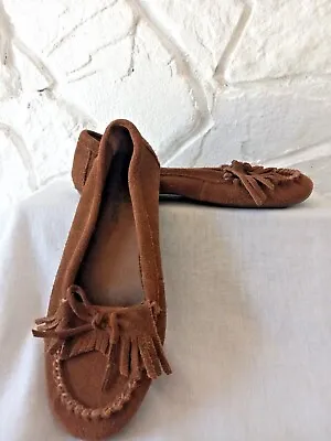 Women’s Minnetonka Moccasins Size 7 1/2 Tan/ Brown Suede Fringe Casual Stitched • £10.84