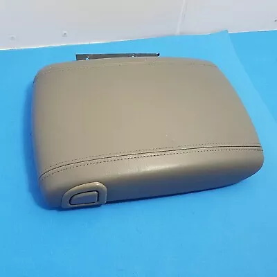 2002-2006 Tahoe Yukon Suburban Center Console Lid  Shale Color Leather • $39.99