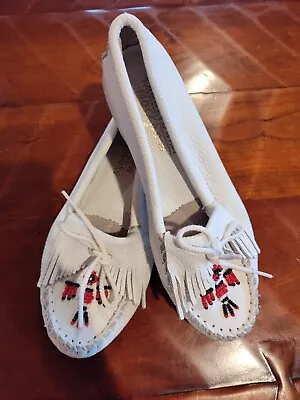 Minnetonka White Leather Moccasins Beaded Thunderbird Shoes Womens 8 1/2 • $35