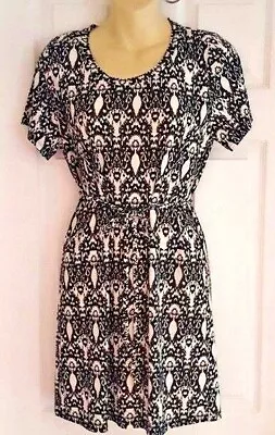 T Bags Los Angeles Womens Dress Size Small Shift Belted Short Sleeve Scoop Neck • $12.71