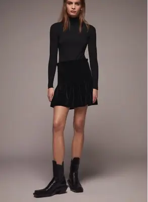 Zara Velvet Skirt XS • £10