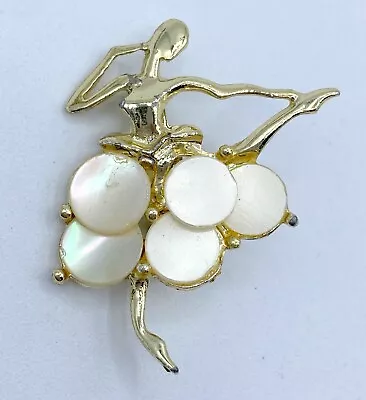 A2-2486 Vintage Brooch Gold Tone Pin 1.5  Abalone Stone Dancer • $4.99