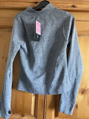 £8 • Buy Womens Long Sleeved Gym Top Size M. Brand New With Tags