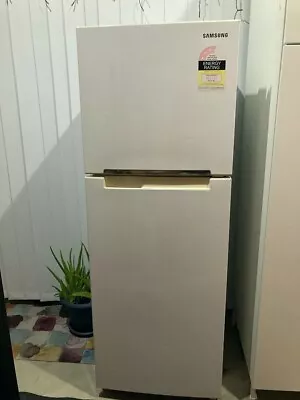 Samsung SR254MW 255L Refrigerator Good Working Order 10 Years Old • $75