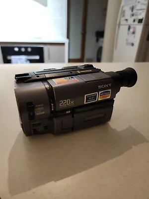 Sony CCD-TRV23E Handycam Video8/8mm Camcorder. Works Great. Excellent Condition. • $299