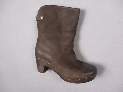 Ugg Boots Womens 7 Brown Shearling Sheepskin Lined Leather Lynnea Clog Booties • $39.99