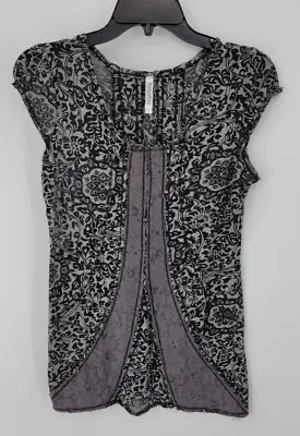 Monoreno Top Womens Medium Black Gray Floral Art To Wear Cap Sleeve Blouse • $13.39