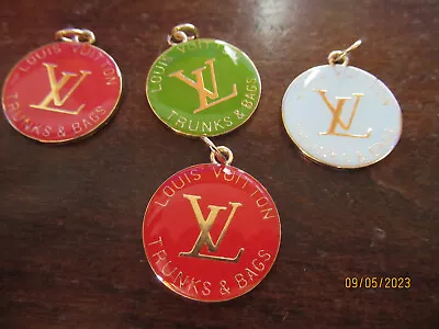 $52.99 • Buy LOUIS VUITTON 4 LV  1 ZIPPER PULL CHARM GOLD Tone Metal ,   29X25mm LOT 4