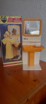 £10 • Buy VINTAGE SINDY WASHBASIN. Ref.44541