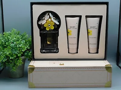 Marc Jacobs Daisy Eau So Fresh Gift Set Eau De Toilette Spray 2.5 Oz/ Body Lotio • $87.98