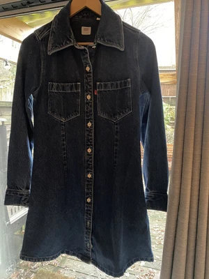 £40 • Buy Anthropologie Levi’s Sabine 70s Denim Dress M