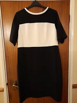 Debenhams Size 18 Black & White Block Colour Round Neck Lined Dress • £4.99