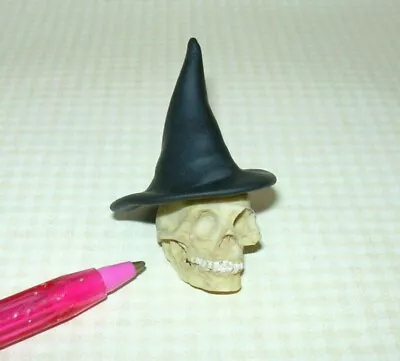 Miniature Resin Skull W/Teeth Wearing Halloween Witch Hat: DOLLHOUSE: 1:12 • $7.98