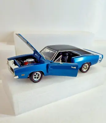 Hot Wheels 1998 1:24 '69 Dodge Charger R/T California Hemi Red Line Blue Diecast • $39.99