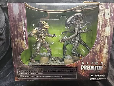 McFarlane Toys Alien And Predator Deluxe Boxed Set Movie Maniacs 5  • $80