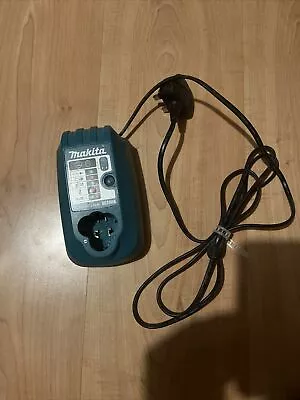 Makita DC10WA 10.8V Li-ion Charger - Blue • £20