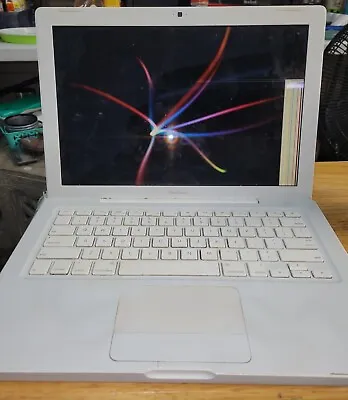 Apple Macbook 13 Laptop A1181-2.1GHz- 1GB RAM Intel Core Duo/DAMAGED SCREEN READ • $39.99