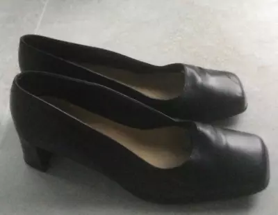 Marks & Spencer ‘City Soft’ Ladies Court Shoes Black Leather Size 7.5 UK / 41 EU • £10