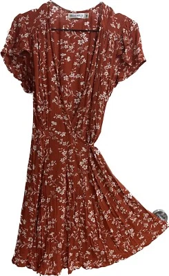 $22 • Buy Hello Molly Wrap Dress Size 10