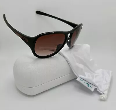 Women's Oakley Twentysix.2 Aviator Sunglasses Brown Sugar/Brown Gradient Lenses • $84.99