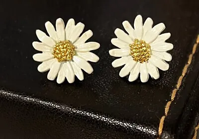 Vintage 70s Daisy Flower Earrings White Enamel Gold Tone Center Pierced 1/2  • $9.99