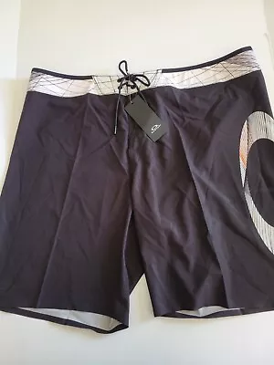 Oakley Men's 40 Black Geo Ellipse Polyelastane Performance Fit 18  Board Shorts • $21.90