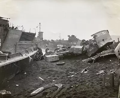 RARE! WW2 US MARINE CORPS OFFICIAL ID'd + DATED IWO JIMA MARINES + LCVP's PHOTO • $175