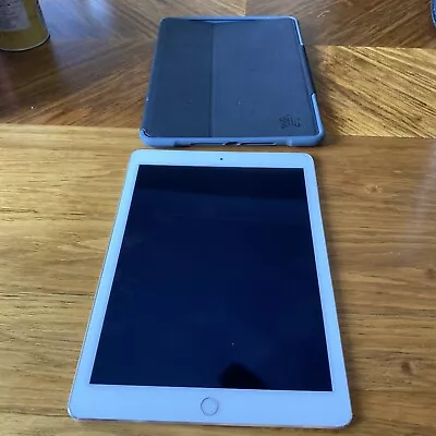 APPLE IPAD AIR 2 Model A1567 - Locked • $120