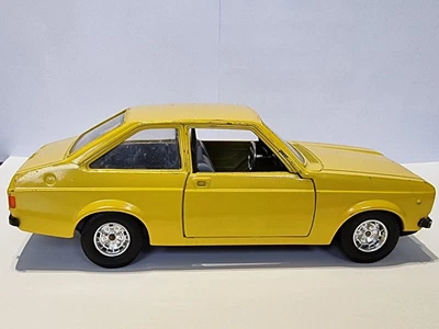 £29.99 • Buy Bburago Ford Escort 1100L Mk2 1/24 Scale Diecast Vintage Model Yellow