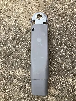 1999-04 Mustang Seat Belt Latch Front Rh Pass Side Oem Seatbelt Receiver Lt Grey • $17.95