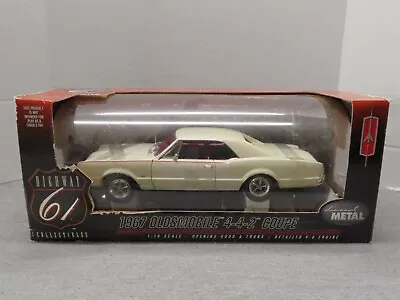 Highway 61 1967 Oldsmobile 4-4-2 Coupe 1:18 Scale Diecast Car NEW Damaged Box • $109.96