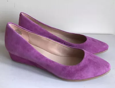 E360 Easy Spirit  Women's 9M Avery Low Wedge Pumps Shoes Magenta Pink Suede NEW • £31.82